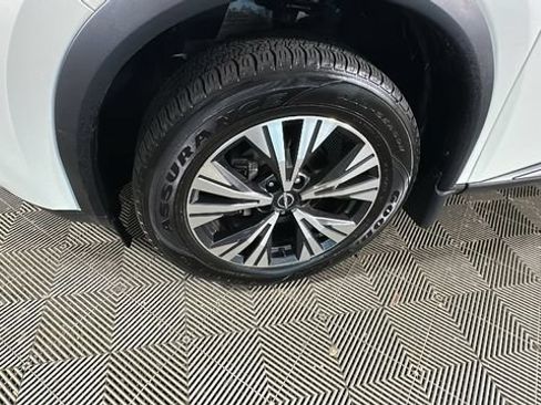 Used 2023 Nissan Rogue SV AWD/4WD image 9
