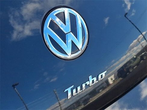 Used 2013 Volkswagen Beetle 2.0T image 10