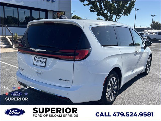Used 2024 Chrysler Pacifica Limited FWD image 3
