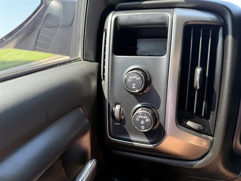 Used 2018 Chevrolet Silverado 1500 LT w/ Texas Edition image 22