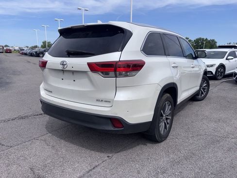 Used 2019 Toyota Highlander XLE AWD/4WD image 11