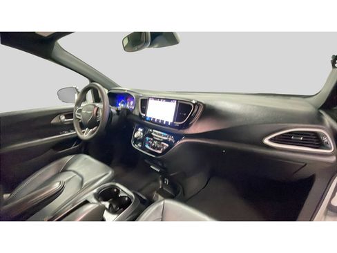 Used 2025 Chrysler Pacifica Select FWD image 20