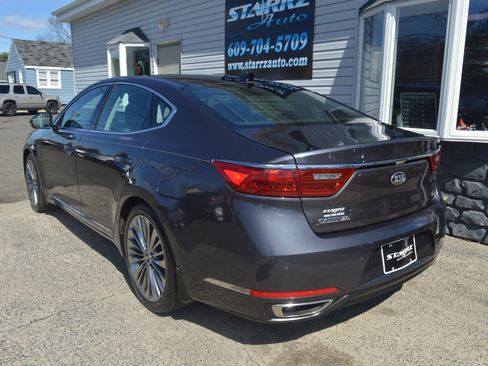 Used 2018 Kia Cadenza Limited image 3