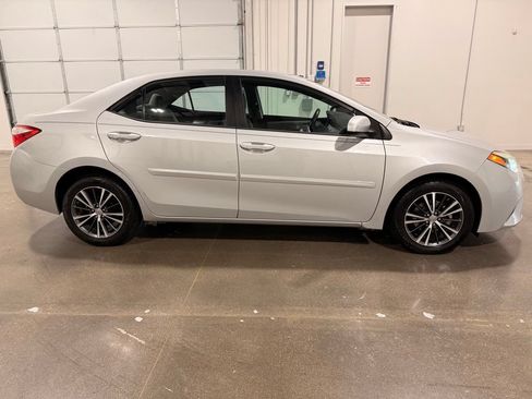 Used 2016 Toyota Corolla LE FWD image 3