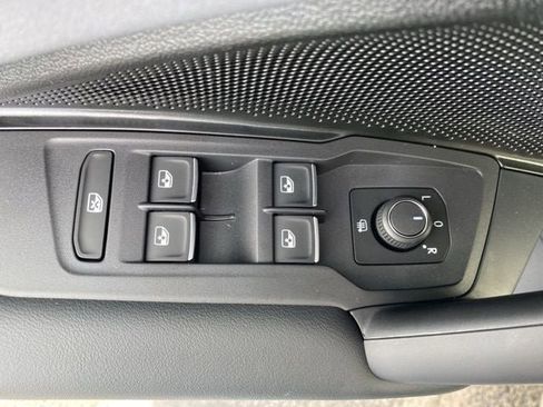 New 2026 Volkswagen Tiguan SE image 24