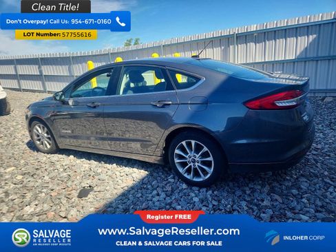 Used 2017 Ford Fusion SE FWD image 3