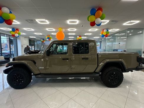 Used 2020 Jeep Gladiator Overland w/ LED Lighting Group image 4