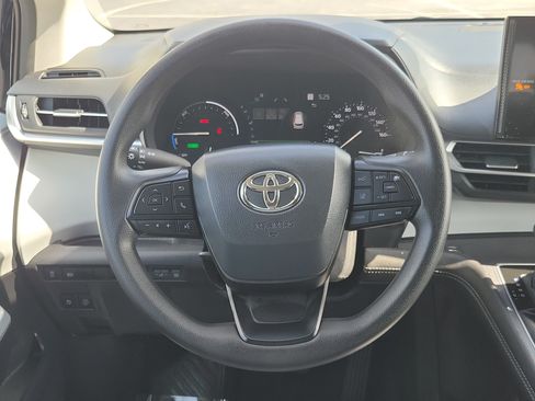 Certified 2026 Toyota Sienna LE FWD image 23