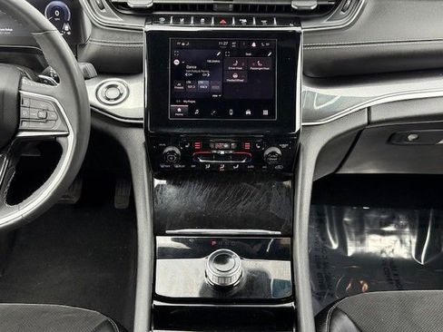 Used 2023 Jeep Grand Cherokee Altitude image 18