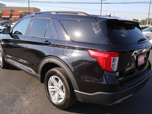 Used 2023 Ford Explorer XLT w/ Equipment Group 202A image 5