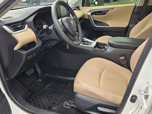 Used 2020 Toyota RAV4 LE image 10