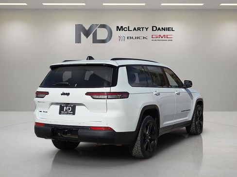 Used 2021 Jeep Grand Cherokee L Laredo image 5