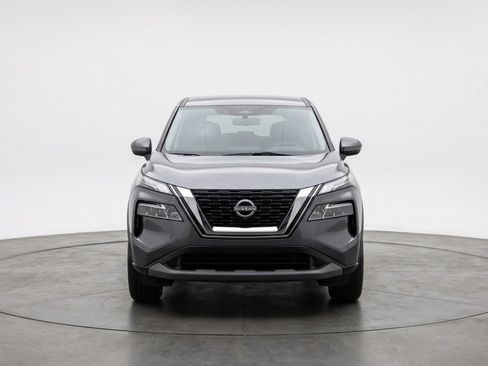 Used 2025 Nissan Rogue SV FWD image 2