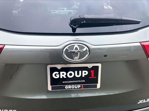 Used 2018 Toyota Highlander XLE AWD/4WD image 30