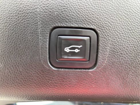 Used 2018 Chevrolet Traverse Premier w/ Redline Edition AWD/4WD image 13