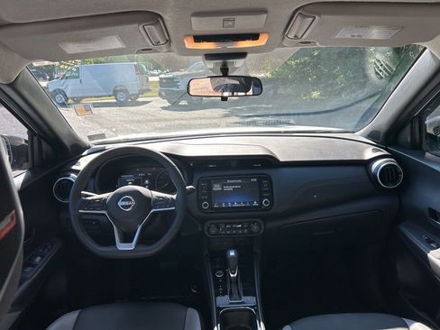 Used 2023 Nissan Kicks SR w/ SR Premium Package FWD image 23