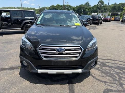 Used 2017 Subaru Outback 3.6R Touring AWD/4WD image 2