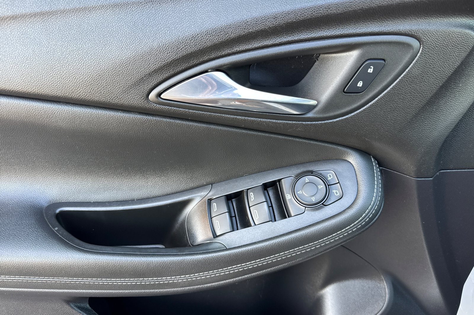 Used 2023 Buick Encore GX Preferred FWD image 12