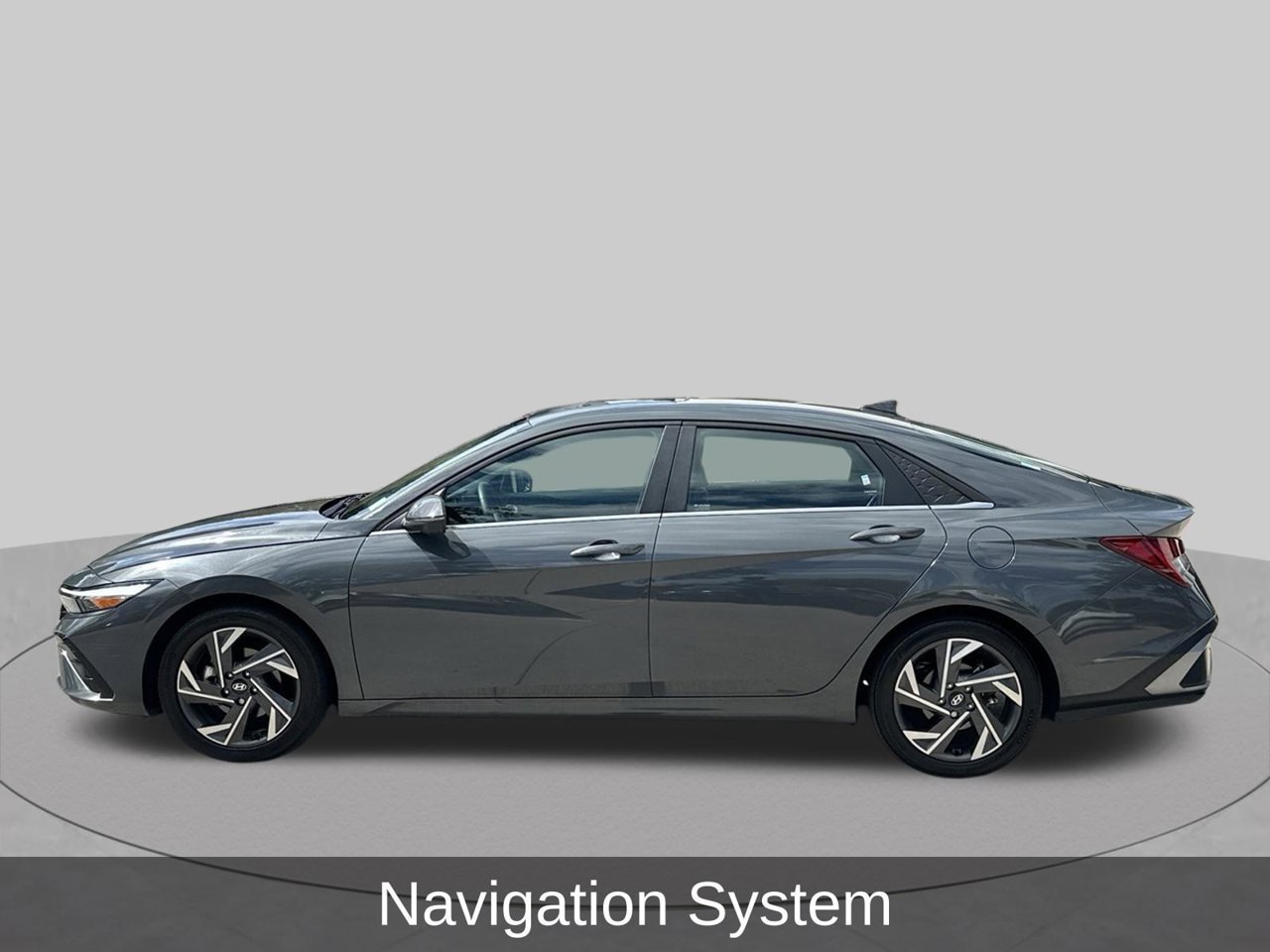 Used 2024 Hyundai Elantra Limited FWD image 2