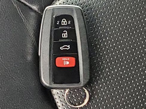Used 2020 Toyota Camry XLE FWD image 32