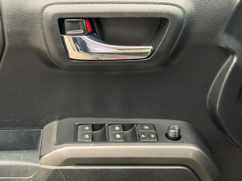 Used 2019 Toyota Tacoma TRD Sport w/ Technology Package AWD/4WD image 33