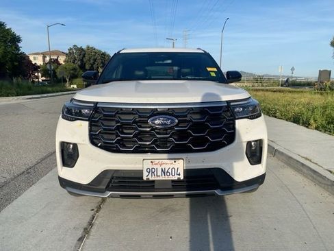 Used 2025 Ford Explorer Platinum w/ Ultimate Package image 9