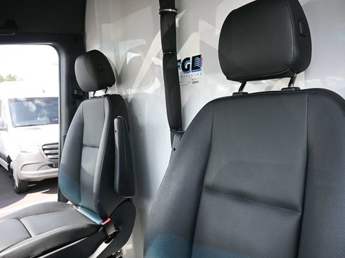 Used 2024 Mercedes-Benz Sprinter 2500 image 5