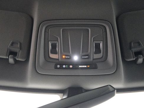 Used 2020 Chevrolet Silverado 1500 LT AWD/4WD image 25