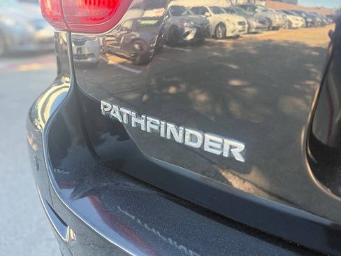 Used 2019 Nissan Pathfinder SL FWD image 12