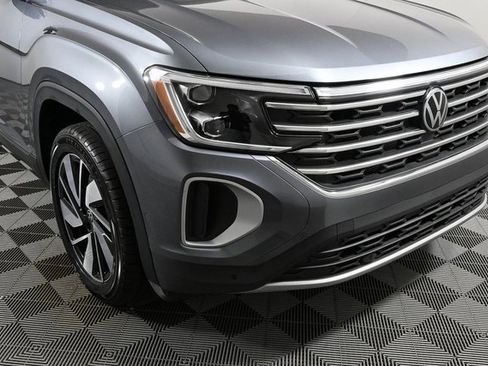 Certified 2025 Volkswagen Atlas SE image 30