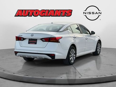 Certified 2025 Nissan Altima 2.5 S image 2