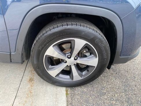 Used 2019 Jeep Cherokee Limited AWD/4WD image 16