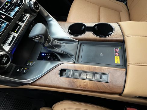 Used 2025 Lexus LX 600 4WD w/ Luxury Package image 29