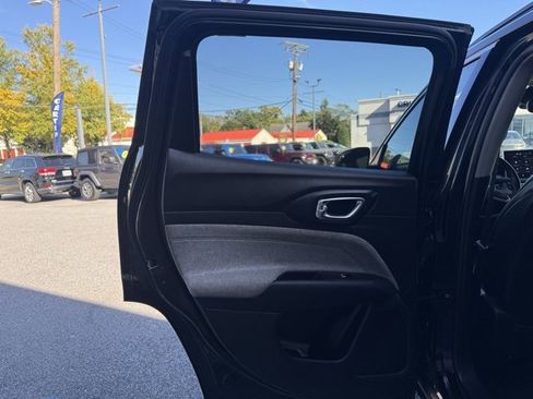 Used 2022 Jeep Compass Latitude image 21