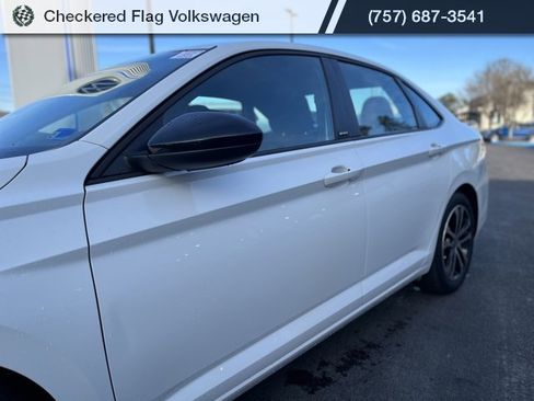 Used 2023 Volkswagen Jetta Sport image 2
