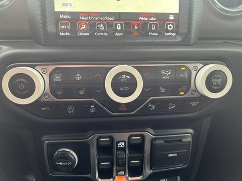 Used 2020 Jeep Wrangler Unlimited Rubicon w/ Uconnect 4C Nav & Sound Group AWD/4WD image 28