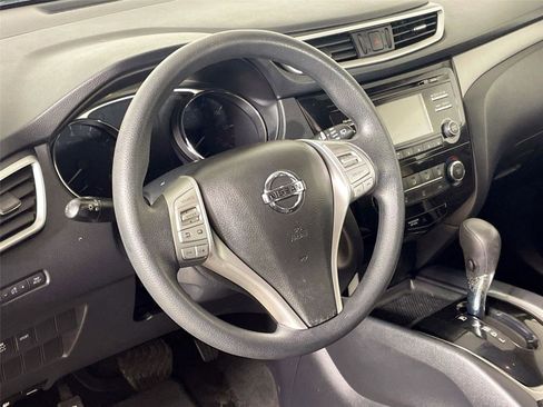 Used 2016 Nissan Rogue S image 17