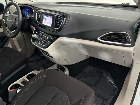 Used 2023 Chrysler Voyager LX FWD image 32