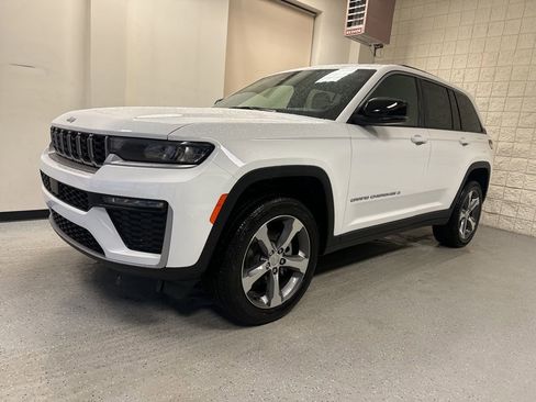 New 2026 Jeep Grand Cherokee Limited AWD/4WD image 13