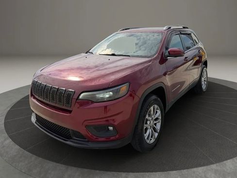 Used 2019 Jeep Cherokee Latitude Plus w/ Cold Weather Group AWD/4WD image 3