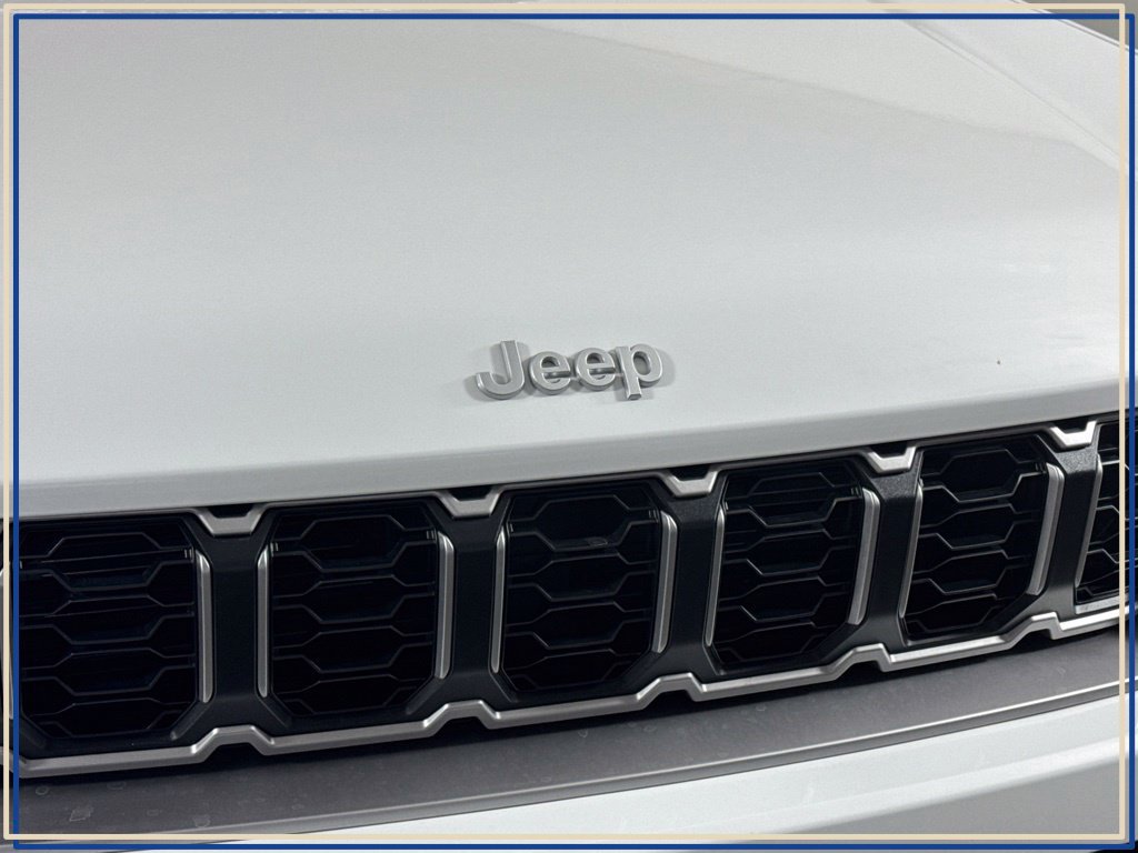 Used 2026 Jeep Grand Cherokee Limited AWD/4WD image 4