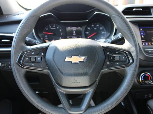 Used 2023 Chevrolet TrailBlazer LT FWD image 17