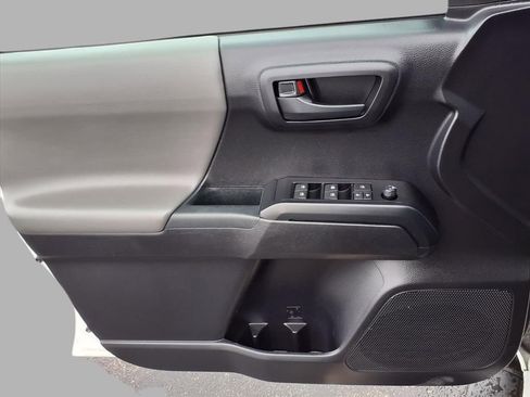 Used 2020 Toyota Tacoma SR image 17