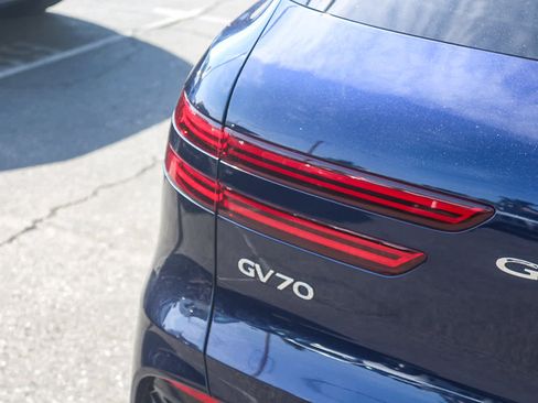 Used 2023 Genesis GV70 3.5T Sport w/ Sport Prestige Package image 7