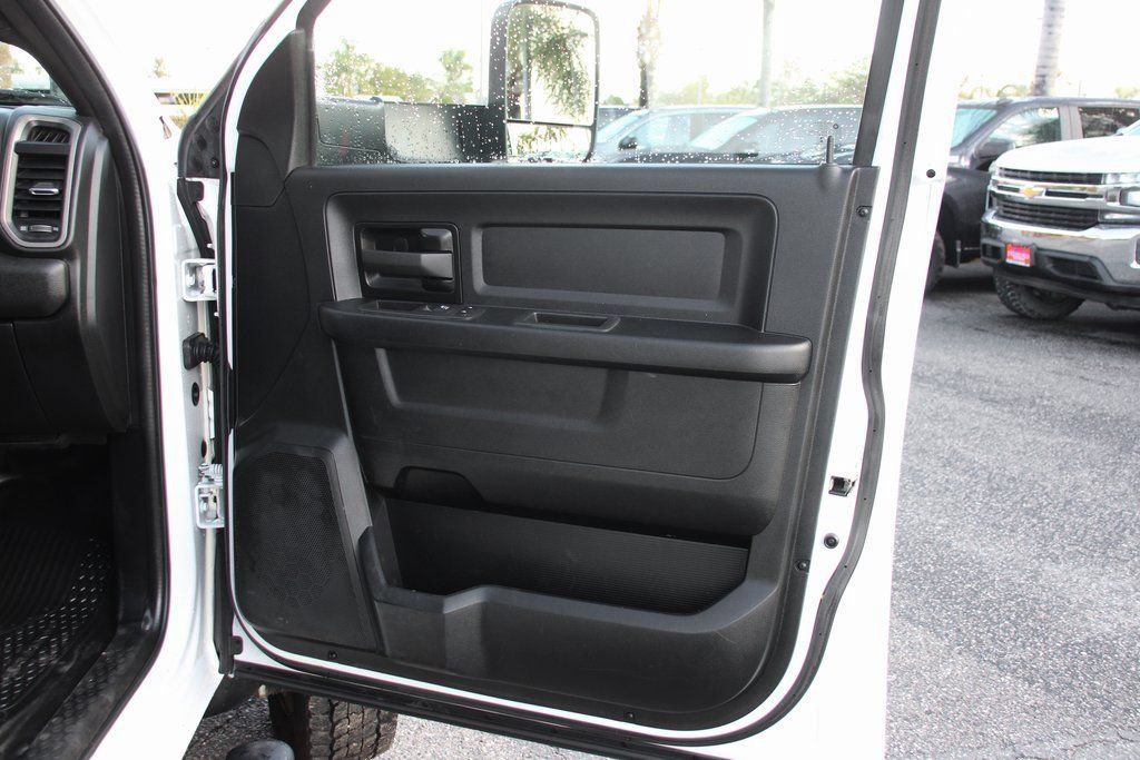 Used 2022 RAM 5500 Tradesman w/ Chrome Appearance Group AWD/4WD image 34