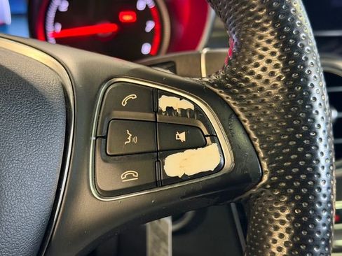 Used 2018 Mercedes-Benz GLC 300 4MATIC image 27