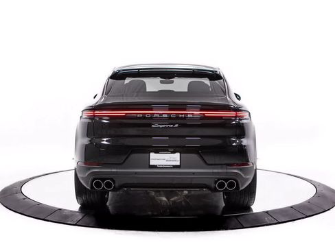 Certified 2026 Porsche Cayenne S AWD/4WD image 6