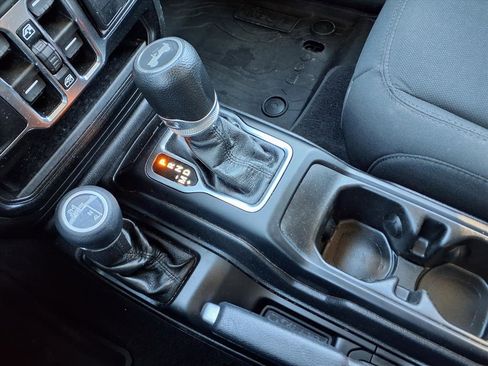 Used 2021 Jeep Wrangler Willys image 24