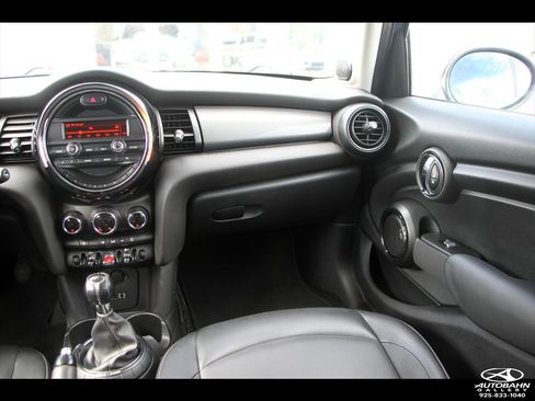 Used 2015 MINI Cooper 4-Door Hardtop w/ Premium Package FWD image 28