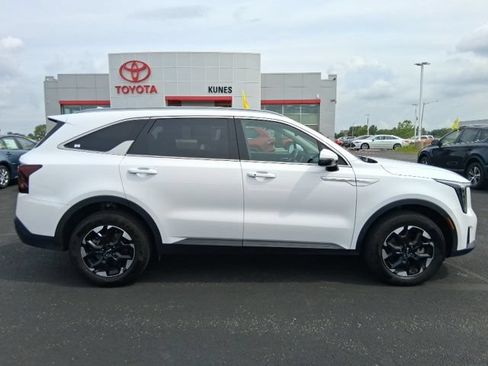 Used 2024 Kia Sorento S AWD/4WD image 5